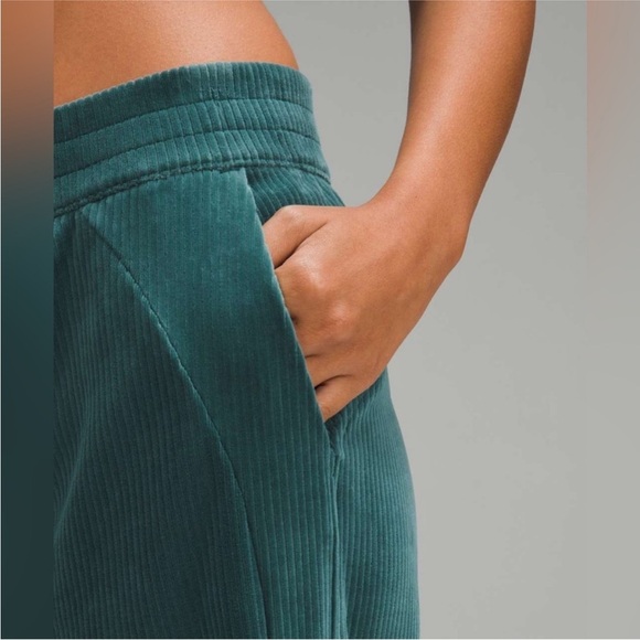 Lululemon Scuba Mid-Rise Wide-Leg Pant Velvet Cord Storm Teal Lounge Size 14 - Picture 4 of 10